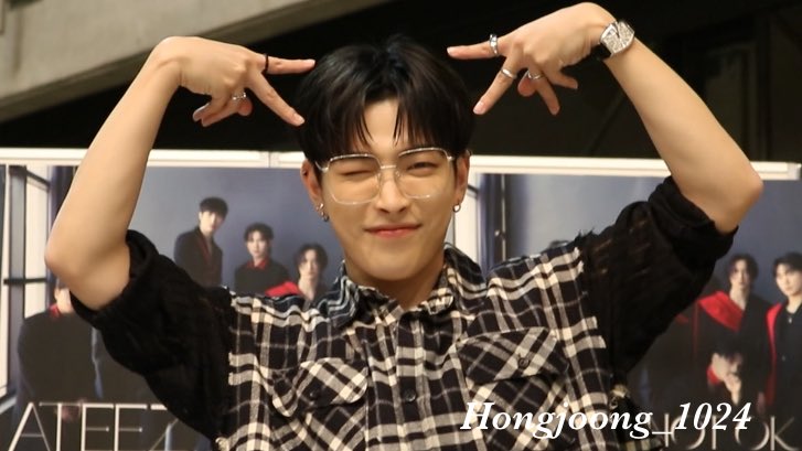 240504 ATEEZ  NOT OKAY団体サイン会  

^._.^♥️

#ATEEZ #에이티즈  #NOT_OKAY
#hongjoong #홍중