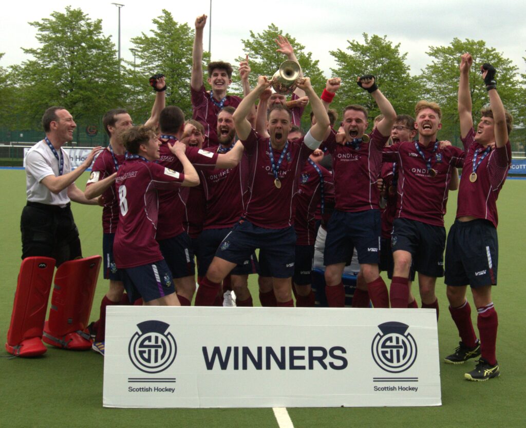 Home » News » Watsonians crowned Men’s Scottish Cup champions in Glasgow Men’s Scottish Cup Final – Watsonians 3-2 Grange A dramatic late winner saw Watsonians win the Men’s Scottish Cup with a 3-2 win over Grange at the bit.ly/3y65lQ2