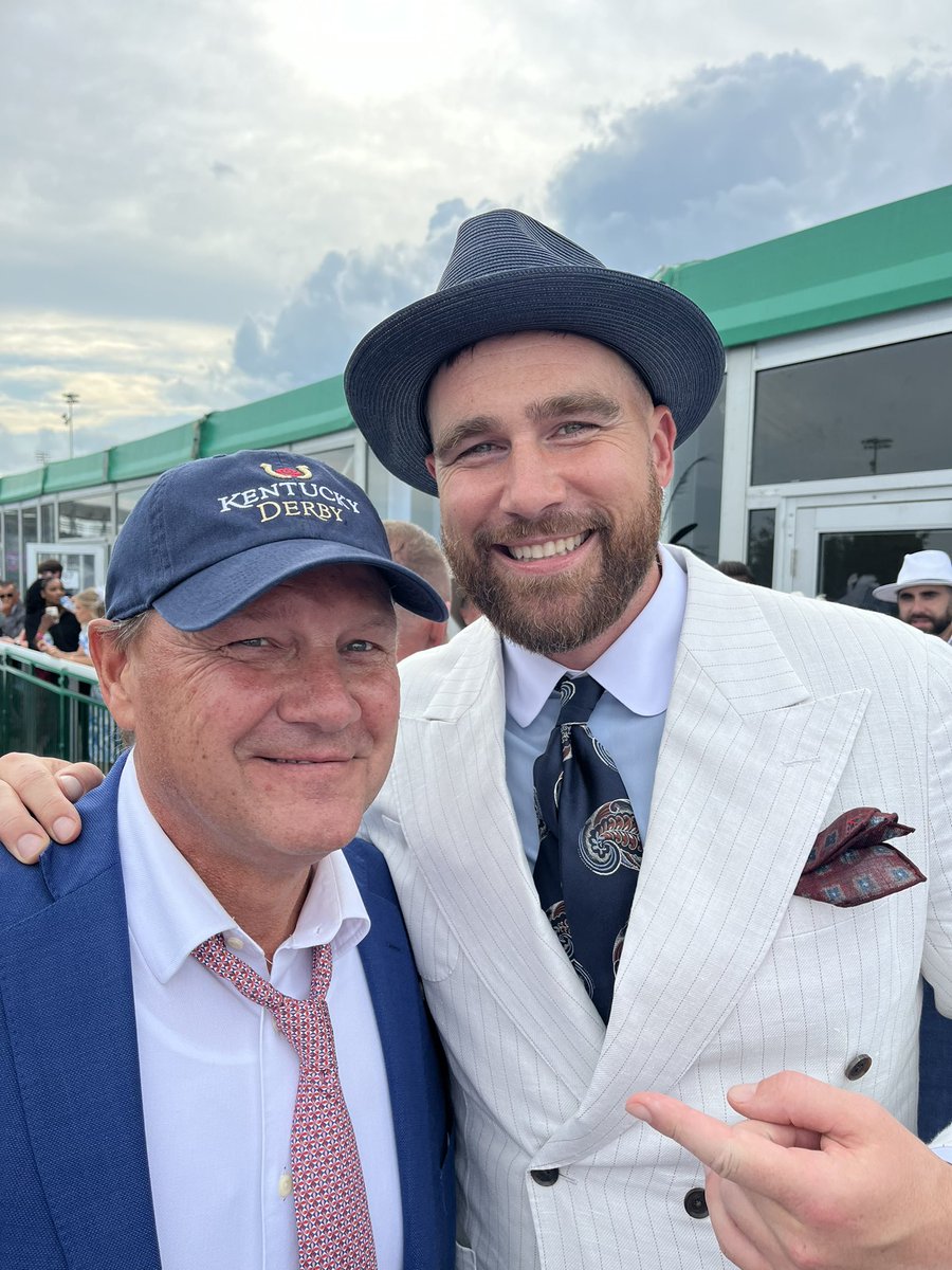 Shot of two legends hanging out at the @KentuckyDerby 🐎 My good friend and @MLB Scouting legend David Chadd ⚾️ with the greatest TE in @NFL history and @Chiefs superstar Travis Kelce 🏈