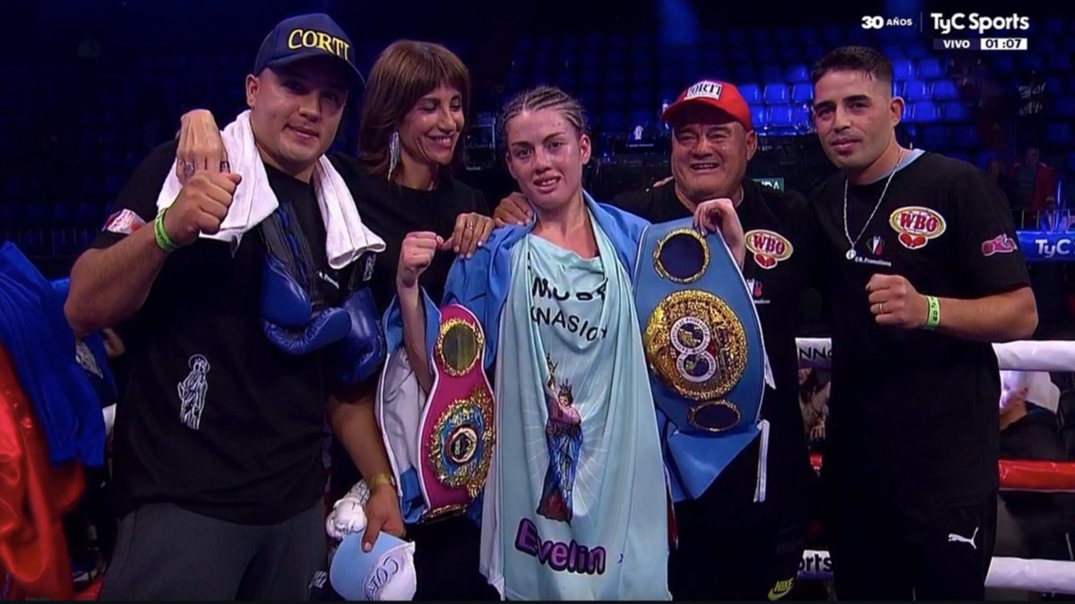 🇦🇷 Evelin 'La Princesita' Bermudez (20-1-1) scores a knockdown in the opening round and then forces the corner of 🇲🇽 Jessica Basulto Salazar (12-2) to call a halt to the bout in the 8th, giving Bermudez a TKO-8 victory as she defends her IBF & WBO World Light Flyweight titles at…
