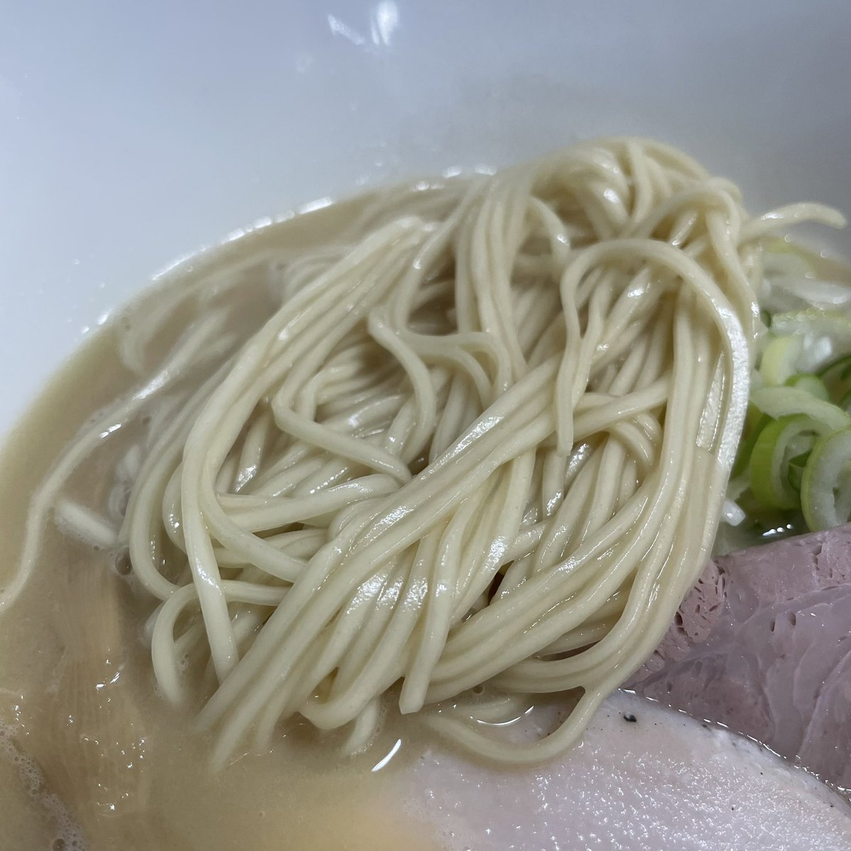 青森市　中華そば いってん
鶏中華そば

フォロワー様方ご用達のお店🍜
初訪問です(*'▽'*)❤️
想像してたよりはあっさりとした
味わいで食べやすかった😊美味っ✨
限定の出汁つけそばや、丼ものも
気になりました🥹
てかチャーシュー絶品すぎ！👀
また食べに行きたいです💪❣️

ご馳走様でした🙏❤️