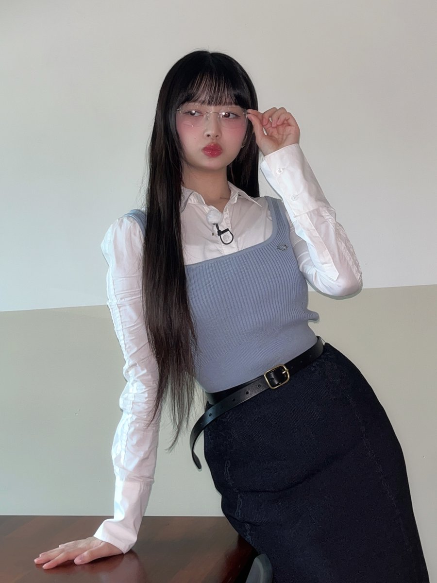 IVE_twt's tweet photo. 어린이날이지만 나는 선생님⚯˶🩵

#IVE #아이브 #REI #레이 https://t.co/L3lbY9Lhvn