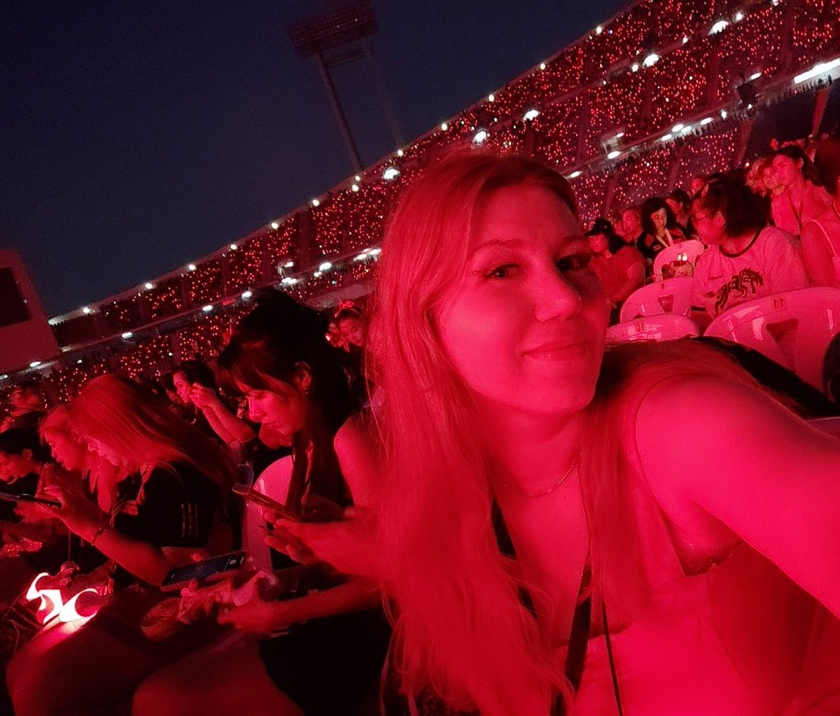 Vi_MoonU's tweet image. OUR DREAM CAME TRUE✨
Thanks to all the sympathetic people from Thailand, someone always helped and encouraged me 🙏 
This week I became convinced that I was right.
I fell in love with Bangkok and once again realized how much I love BamBam 😭💚
#BAMBAMENCOREAREA52INBKK
#BamBam