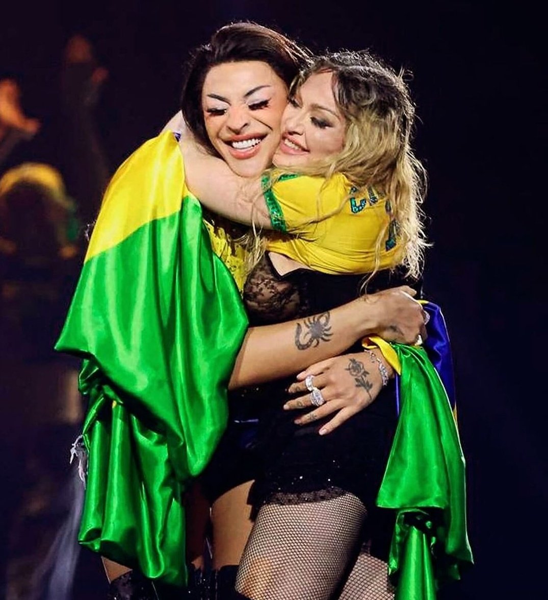 Foto FODA #TheCelebrationTourInRio  @Madonna Pablo! 🥰