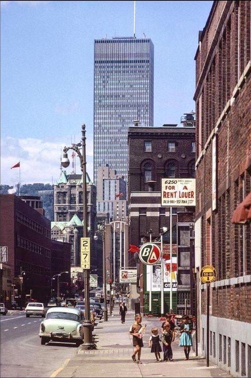 Rues Wellington et Peel
Montréal
Vers 1965

(45 ans plus tard, j’ai travaillé dans la tour CIBC)