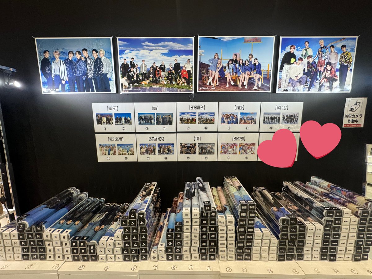 💓スタッフに聞いた🙋‍♀️人気グッズ紹介💓
️
こちらも王道...❗️
B2 SIZE POSTER‼️
推しの高画質かつ大きなポスターはいいですね💖💖💖
#DFESTA熊本 の記念としても最適なグッズだと思います✨✨