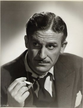 DailyFlickNY's tweet photo. #DFNYTrivia via #DarkPassage:
Character actor Frank Wilcox is often credited as actor in "before" photo of Vincent Parry (Humphrey Bogart) pre-plastic surgery in Dark Passage (1947), but I'm not convinced.
#FrankWilcox #HumphreyBogart
#NoirAlley #TCMParty
https://t.co/p8VxcXpxEk https://t.co/sgq5jSqX43