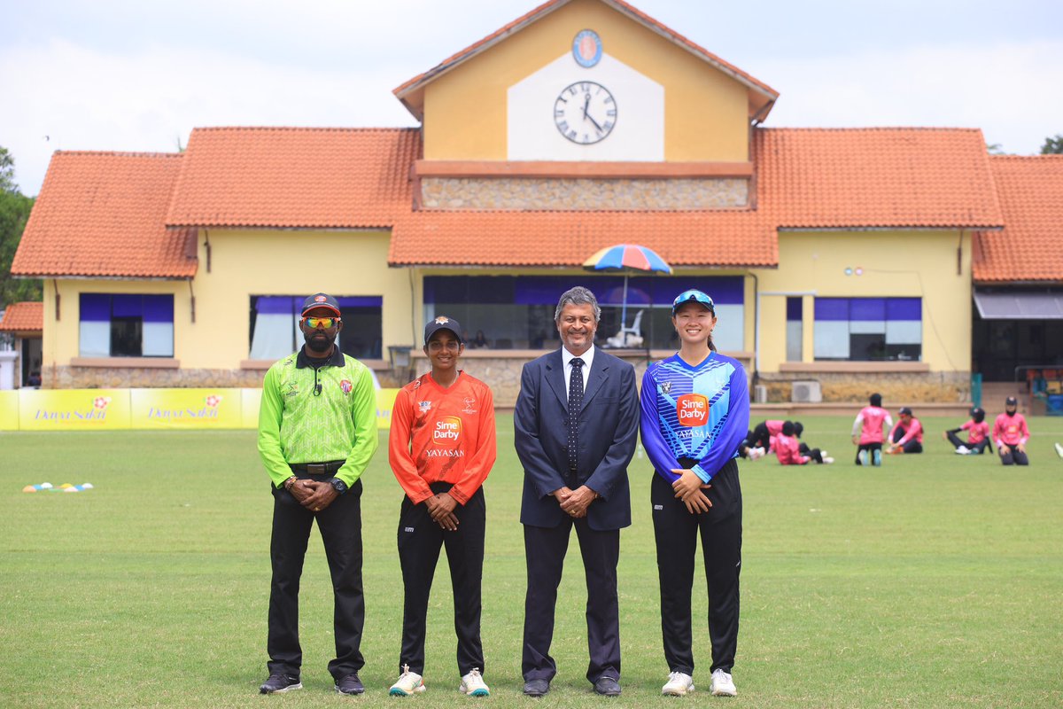 🏆 Time for the BIG FINAL! Western Wonder Women opt to bat first

🐆 Can Jaguars restrict them to less than 100?

📺 Watch: facebook.com/share/v/vvdBpT…
➡️ Score: cricketmalaysia.com/summary/4248/1…

#Cricket #Sports 
#MalaysiaCricket #SuperWomenLeague #ICCAsiaCricketWeek #YayasanSimeDarby