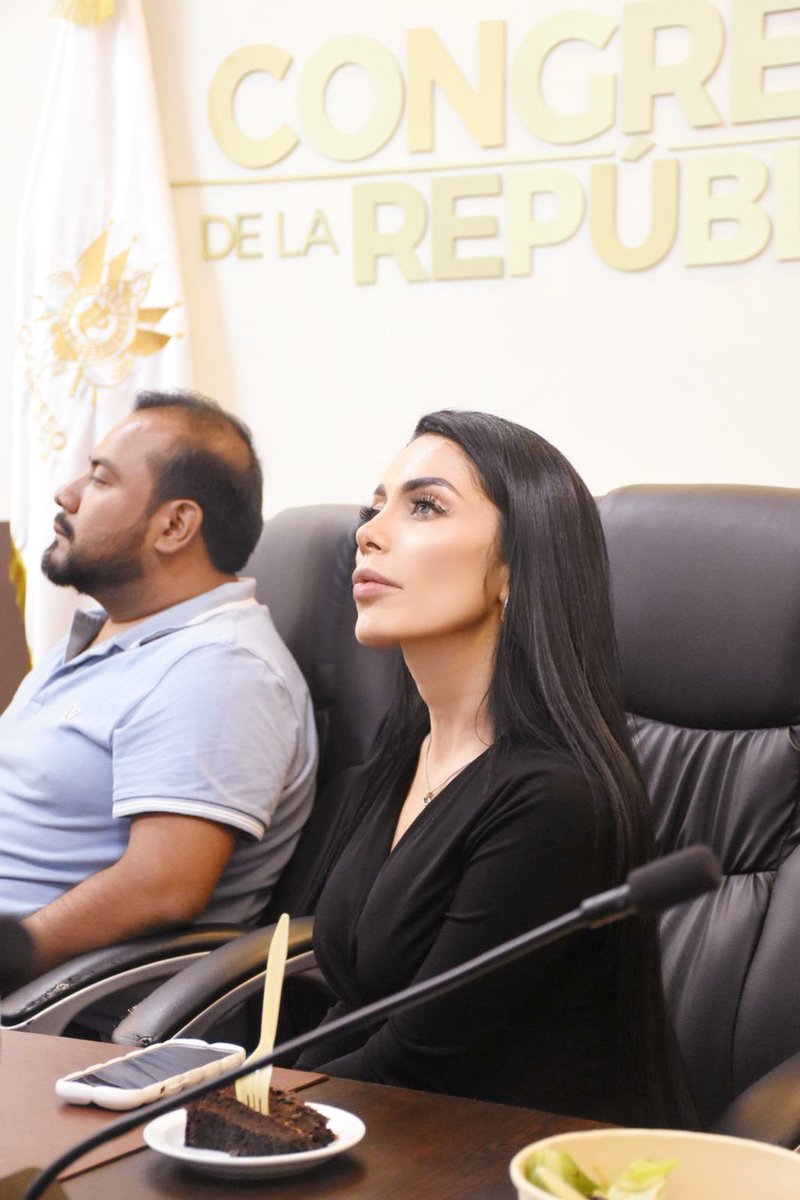 KARLABASO's tweet image. "Dando gracias por lo que tengo y luchando
por lo que deseo". #karlabaso #mujermigrante #guatemala #gratitud #bendecida #amosermujer #guatemala #departamentodeguatemala