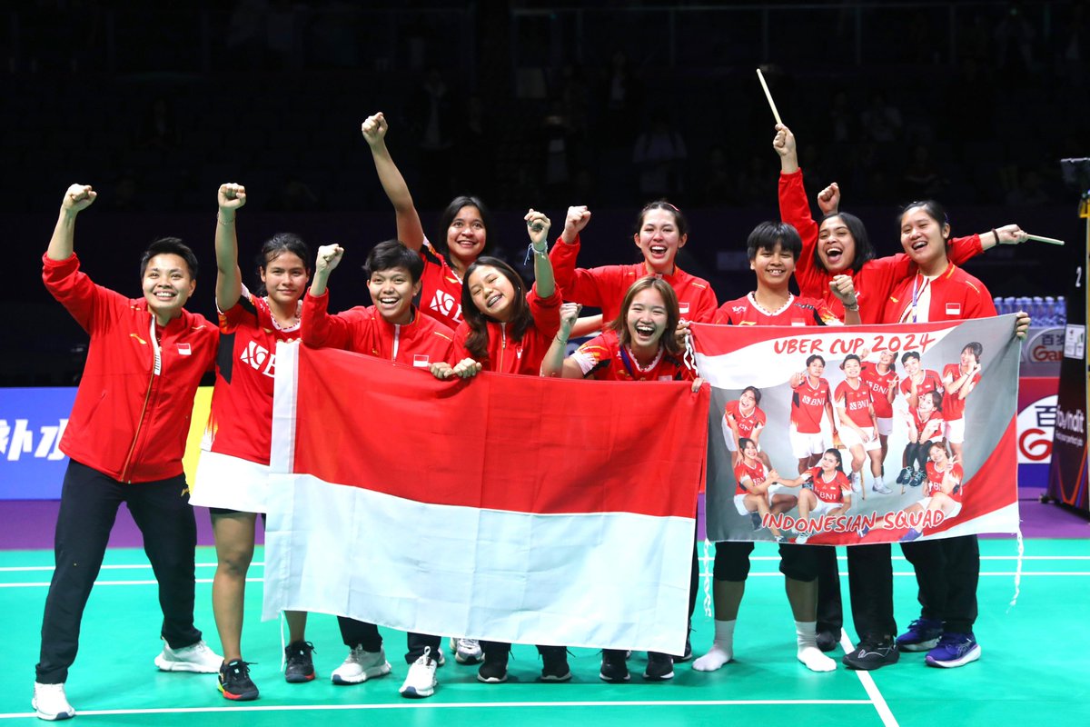 Apresiasi kepada Tim Uber Indonesia 2024 *Mencapai semifinal untuk pertama kali dalam 14 tahun. *Mencapai final untuk pertama kali dalam 16 tahun. *Mengalahkan Thailand, tim yang selama bertahun-tahun mendominasi sektor putri Asia Tenggara di QF. *Mengalahkan Korea Selatan,…