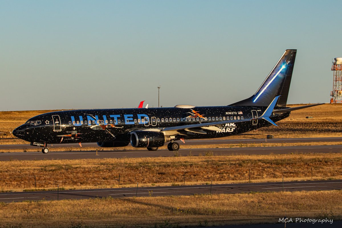 Since I showcased the dark side of the @united @starwars jet in my last post, here's a bonus shot of the light side for #StarWarsDay! I sure do miss seeing this jet around the system 😭 @DENAirport #Maythe4thBeWithYou #MayThe4th #beingunited #myunitedjourney #starwars