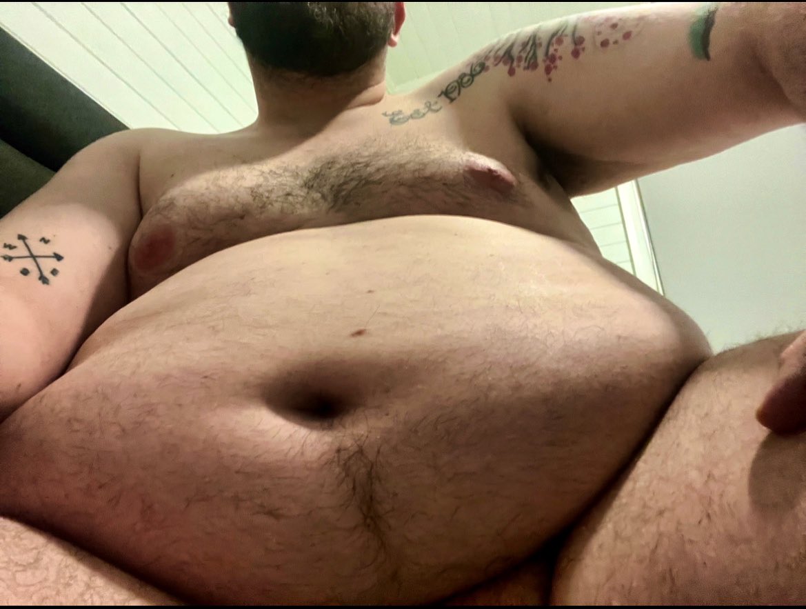 MbkChub's tweet photo. Just hanging out #GayChub #ChubbyGay #BigBellyChub https://t.co/W7T4272L6Y