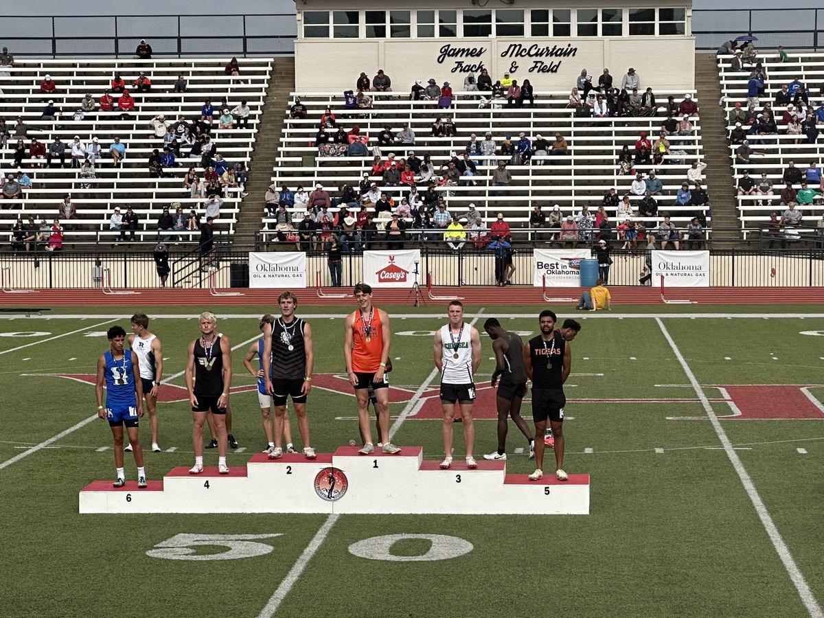 EastonHamar's tweet image. Great state meet these last 2 days!
Finished with 2 golds in the 400 and 4x1
Ran my PR in the prelims in the 400 (49.9) and a time of 50.5 in the finals to win it!
Our 4x1 won with a time of 43.7 in the prelims and 44.3 in the finals! @JaxBernard15 @AustinHick27