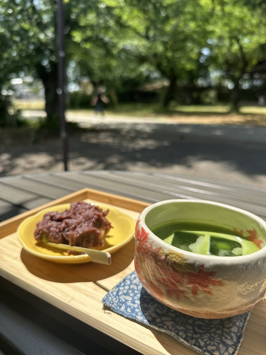 茨城県下妻市にある大宝八幡宮へ。
なんじゃもんじゃの木が見頃だと言うことで訪れました。
白い花が咲き誇っていてとても綺麗✨️手水舎のそばの猫ちゃんがのんびり釣りを楽しんでてきゃわ😻