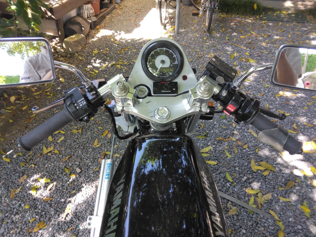 vfr400rs's tweet image. ハンドル短くした。

さ、仕事しよ

＃SDR200
＃2TV