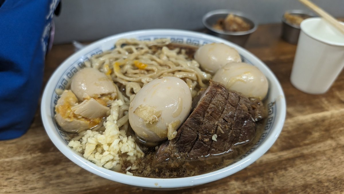 ラーメンマルタ
並ラーメンニンニクスクナメヤサイヌキアブラマシマシマミレ（アマ）持ち込み麻薬卵×4
家で作りすぎてた麻薬卵を消費すべく、並ラーメンにIN!
カンペキな卵にマルタの激ウマスープ！美味すぎてもはや事故
卵2つとかなら大でもいいかもーうまうまゴチでした
#ラーメン #ラーメンマルタ