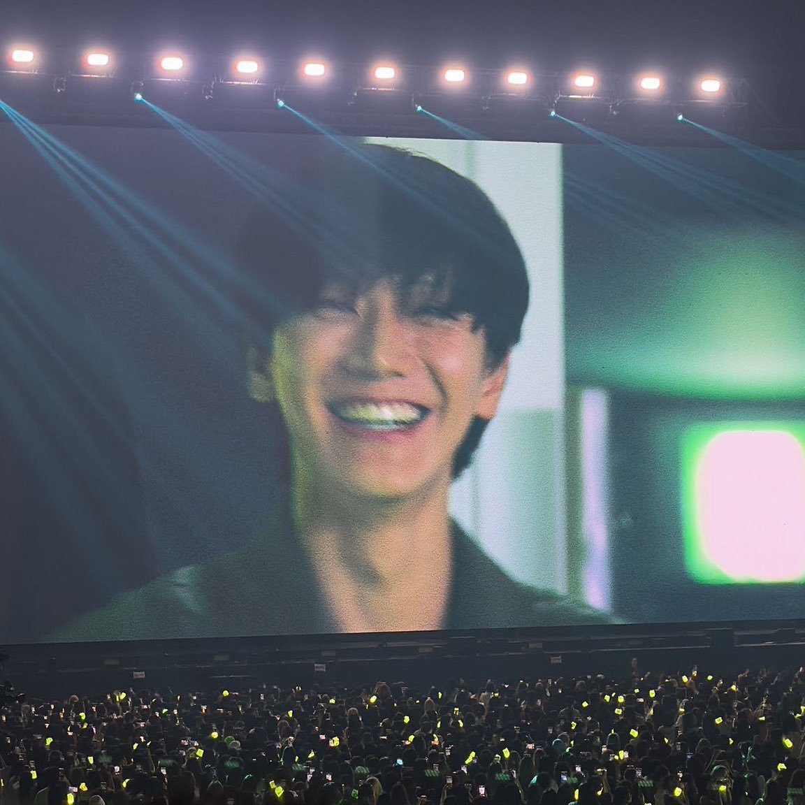 จริง รูปนี้ควรเป็นรูปแห่งปี pic of the year รอยยิ้ม of the year เข้าใจคำว่ารอยยิ้มเขาทำให้ท้องฟ้าสดใสก็คือรอยยิ้มนี้เลยอะ มันคือรูปแห่งปีจริงๆนะ สตอรี่เบื้องหลังก่อนจะมีรอยยิ้มแบบวันวานในวันนี้ยิ่งแบบ🥺