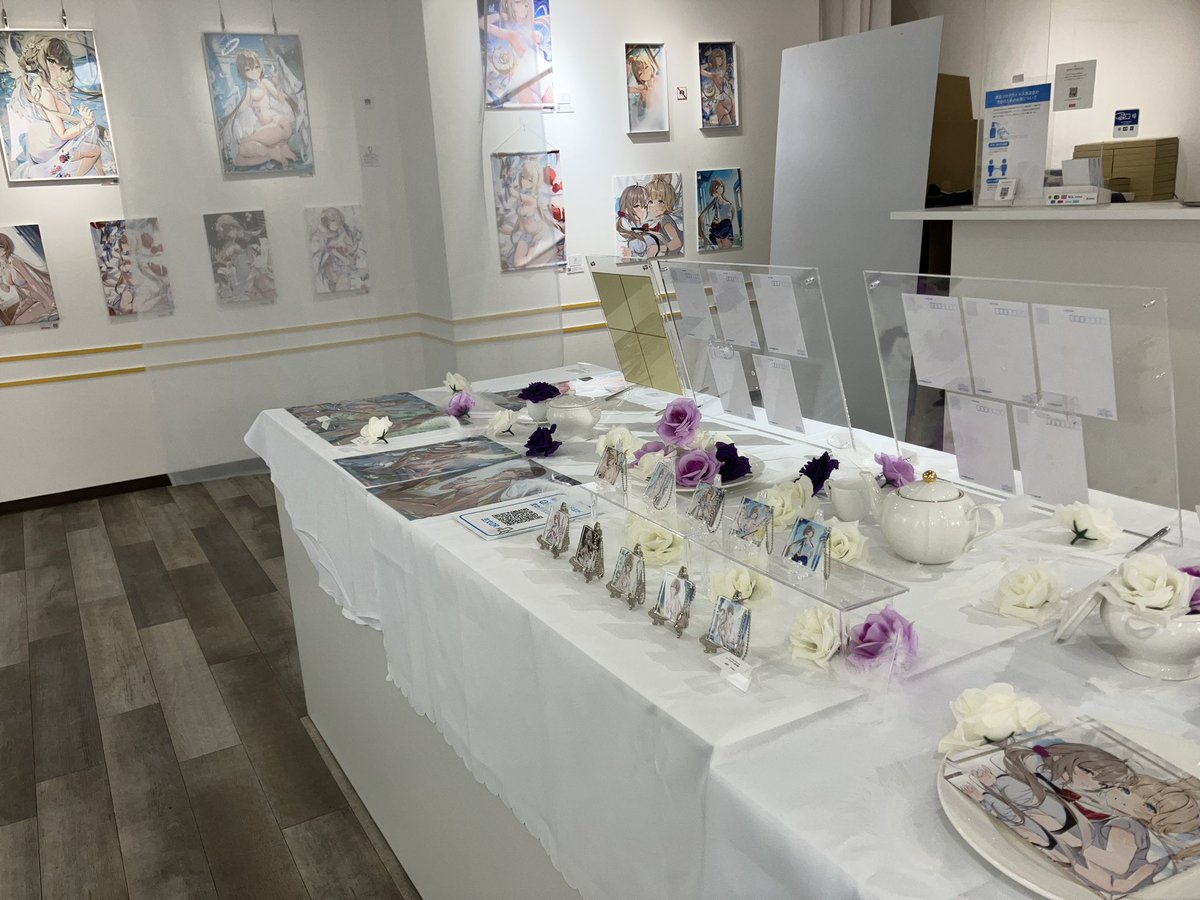 suzuhana_00's tweet photo. ほうき星さんの個展!!!
友達と来たけどめっちゃ綺麗!
#secretangel https://t.co/HUUN79AyLl
