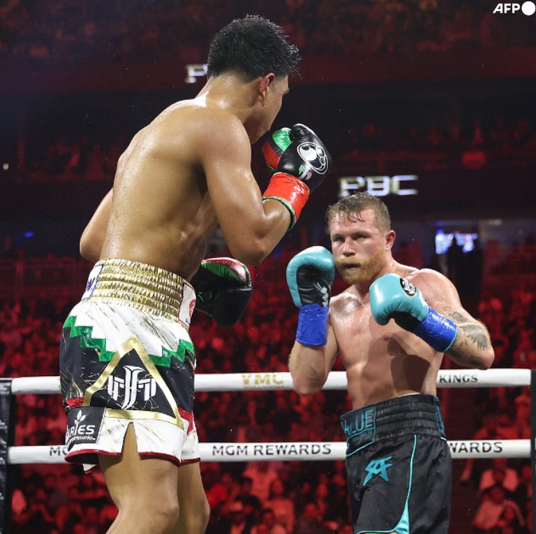 Qué buen tiro protagonizaron. El Canelo Álvarez y Jaime Munguía. De México para el mundo. ORGULLO TOTAL.