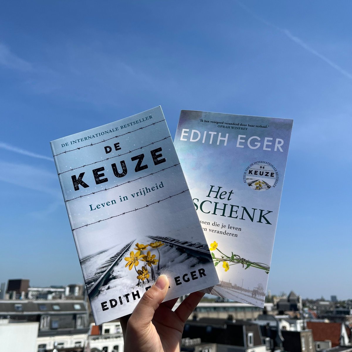 Vandaag delen we twee boeken van Edith Eger: De keuze (buff.ly/44t1QPY) en Het geschenk (buff.ly/3xZftdx).