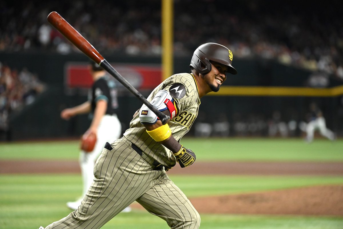 Qué alegría ver a Luis Arráez debutar de esa manera con los Padres de San Diego. 📌Se fue de 6-4 con doble, carrera impulsada y par de anotadas. 📌Primer jugador de los Padres que debuta con 4 imparables. ¡GRANDE!