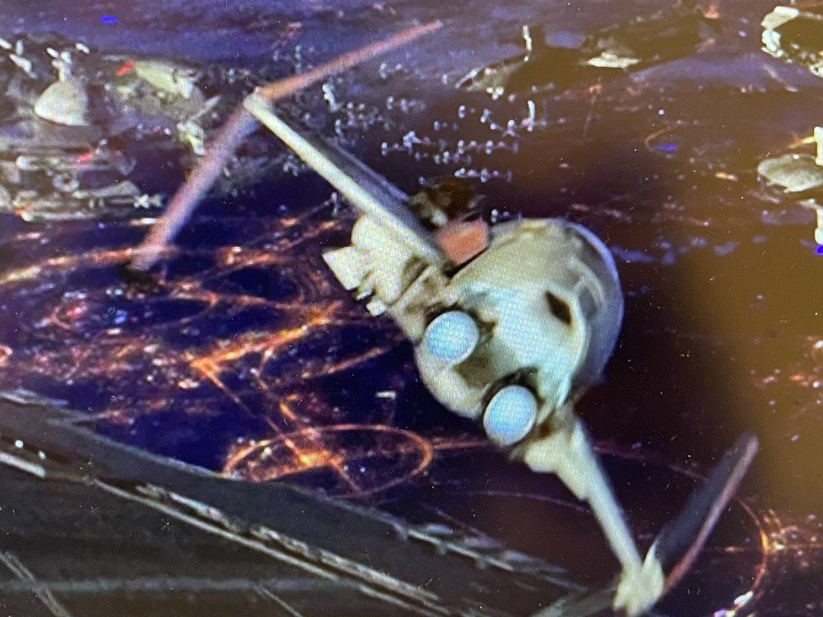 Y’all… I just saw R4s little feet sticking outside of Obi Wans interceptor. #StarWars