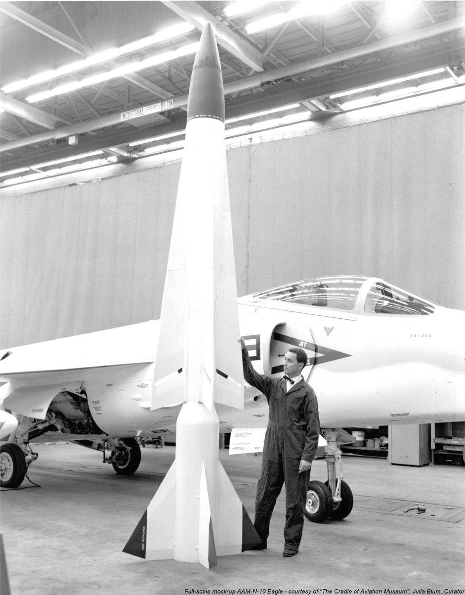In 1958, the US began to search for an interceptor capable of shooting down bombers up to 100 nautical miles away. This eventually led to the F6D Missileer system program, built around an already-designed long-range missile.
This was the Bendix XAAM-N-10 Eagle.🧵