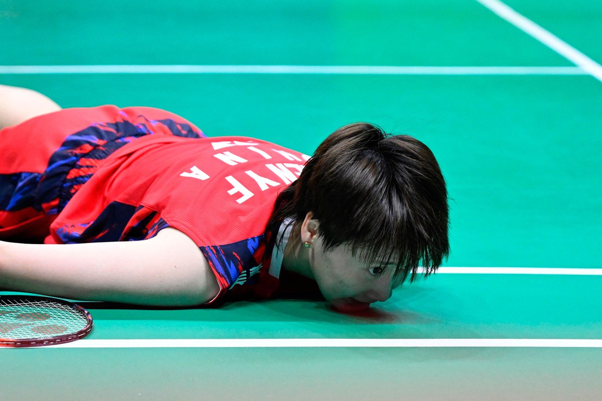 CGTNSportsScene's tweet photo. 🎙️🇨🇳China's Chen Yufei after beating🇮🇩Indonesia's Gregoria Mariska Tunjung:

"Mariska plays very well throughout the event. She has beaten many good players and I also lost to her before, so I just focused on the process and don't overthink today."

#UberCup2024 #TUC2024 #UberCup https://t.co/2s59PQFvRT