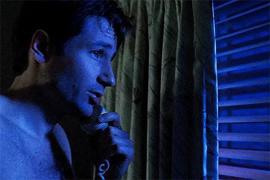 Mulder and Scully and their phone conversations. They ALWAYS need to stay connected.🥹😍 #TheXFiles #MSR 3x12