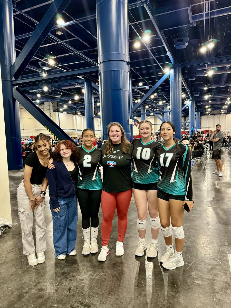 13 hours & 10,000 steps later on my “off weekend”, I was able to support some of my current and former athletes at day 1 of Lone Star Regionals 🏐❤️