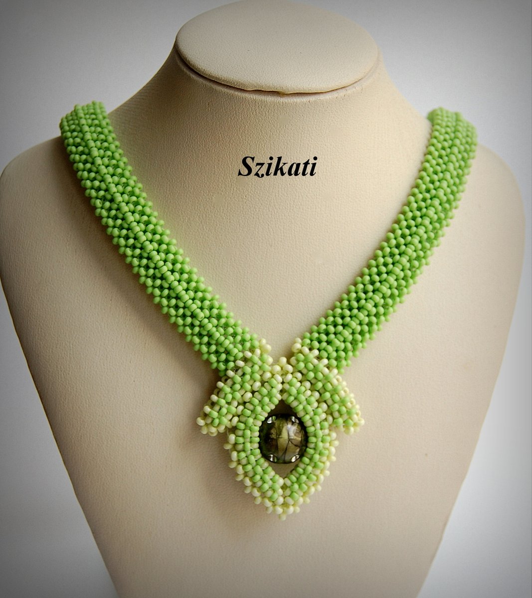 Green Beadwoven Necklace
You can purchase it here:
meska.hu/p4580523-zold-…