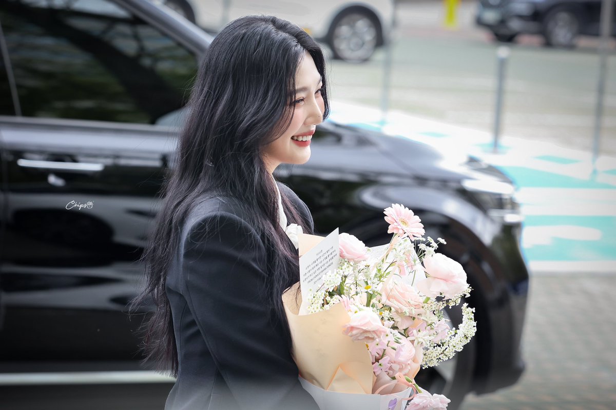 240410 JOY조이 동물농장 출근길 

우리 예쁜 공주님💚
#joy #JOY #RedVelvet #동물농장 #조이