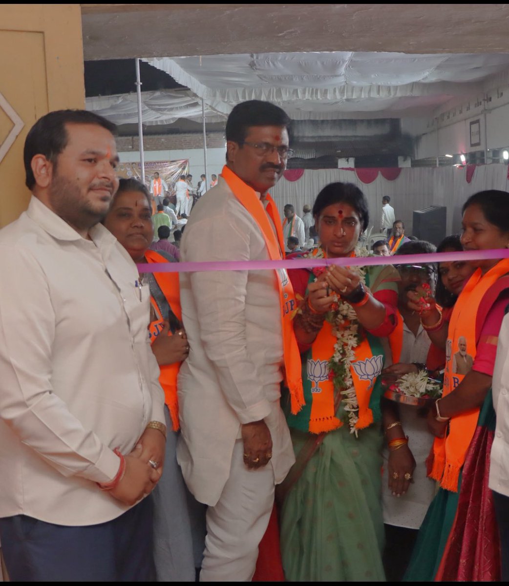 Inaugurated the Goshamahal Assembly office “BHAGYANAGAR Zilla” in the Hyderabad Parliament along with the Bjp Golconda District President Shri V Pandu Yadav and other leaders. #AbkiBaar400Paar #PhirEkBaarModiSarkaar #MLK4BHAGYANAGAR