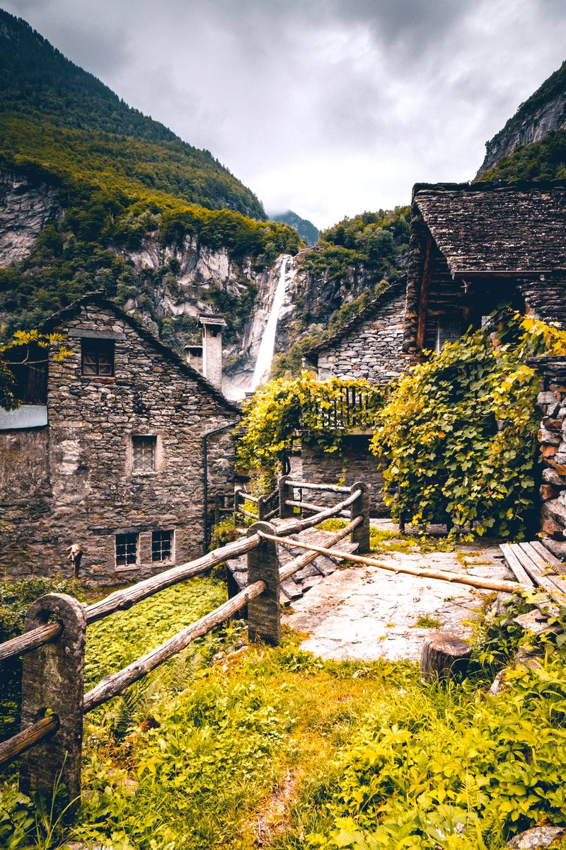 📍Foroglio, Switzerland 🇨🇭 
📸 Kuno Schweizer 

With beautiful stone houses, surrounded by nature and a huge waterfall, Foroglio is a place you must visit in the Bavona Valley.