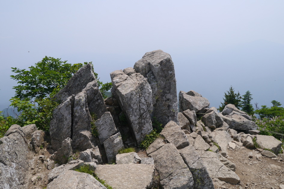 설악산 끝청 바위