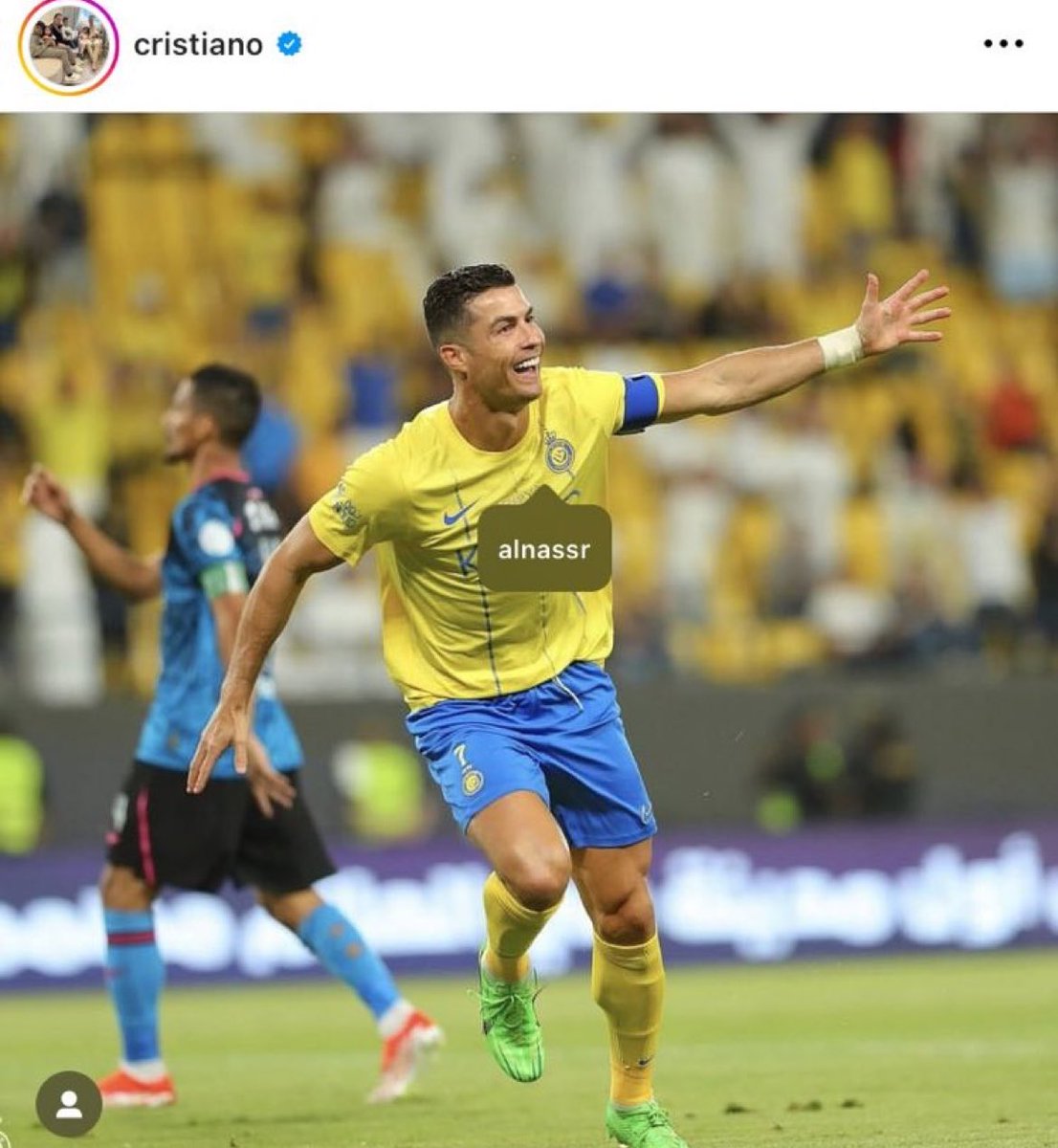 الأسطورة كريستيانو روناادو يضع تاق حساب النادي على شعار #النصر 💛