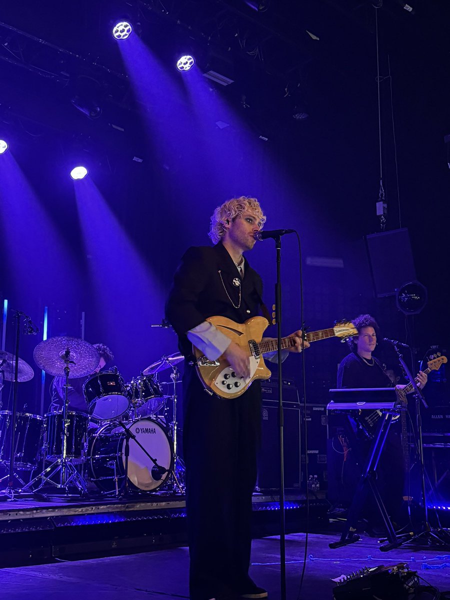 📲 Pics of Luke on stage! via urboylukex #NostalgiaForParis