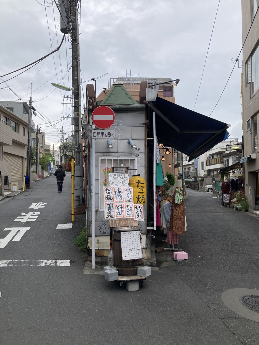 A narrow strip of buildings near Shimokitazawa🙂#streetphotography #photography #Tokyo #Japan