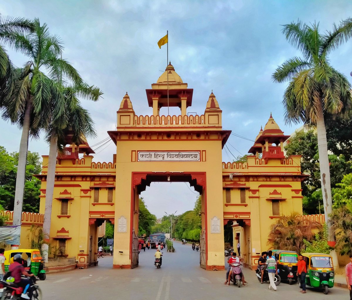 #AdmissionAlert #BanarasHinduUniversity has started registration for #admission to PG Programs for 2024-25 session. Eligible applicants who have appeared in #CUET2024 can register themselves by paying requisite fee. Here's the Link to register: bhu.ac.in/Site/Admission… #BHU