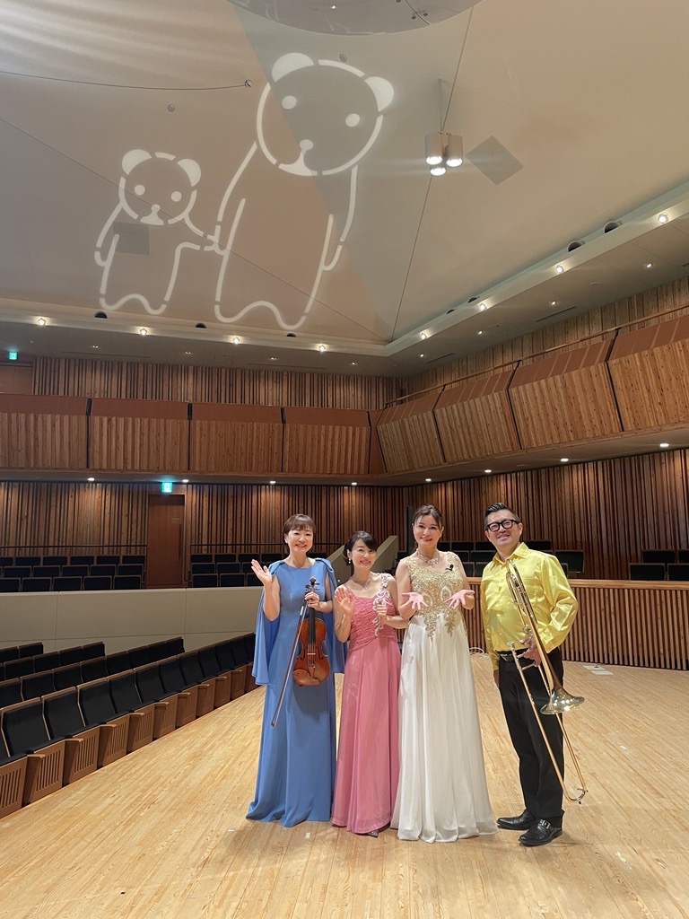 快晴☀️

Concert for KIDS ～ #０才からのクラシック ～
無事終演しました✨

たくさんのお子さんたちと、音楽に溢れた #こどもの日 を過ごすことができました😆

景色も最高なので外でもパシャリ📸

#鷲尾麻衣
#礒絵里子
#加藤直明
#新居由佳梨

次回のConcert for KIDSは6/23(日)埼玉県蓮田市です♪