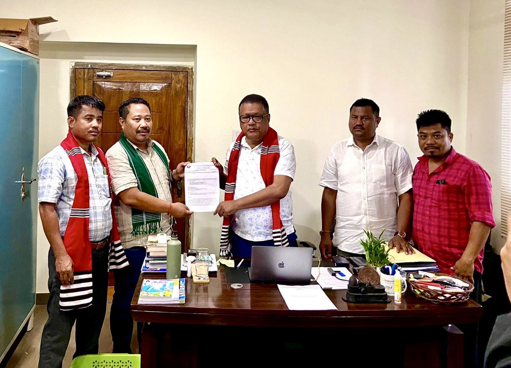 Today is Takam Mising Porin Kébang’s Demand Day. A delegation of TMPK led by its President Tilak Doley met me today and submitted a memorandum containing various demands of the Mising community. I assured the community of early resolution of their demands.