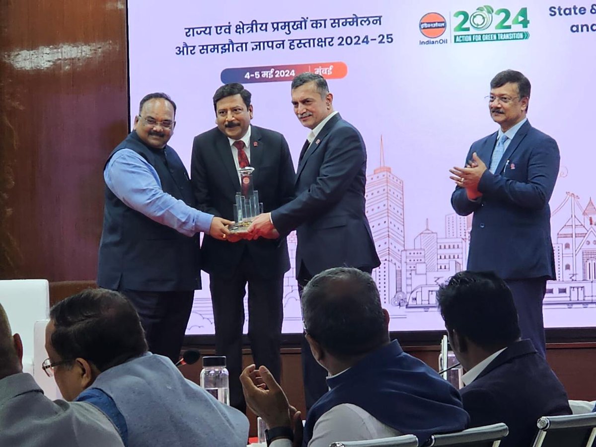 #new height of success #Moment of great #Pride, ED  & SH, UPSO_I , Sh Rajesh Singh  #received the trophy for achieving the @No.2 rank in MoU and #runner up  as Model State Office for FY 2023-24.