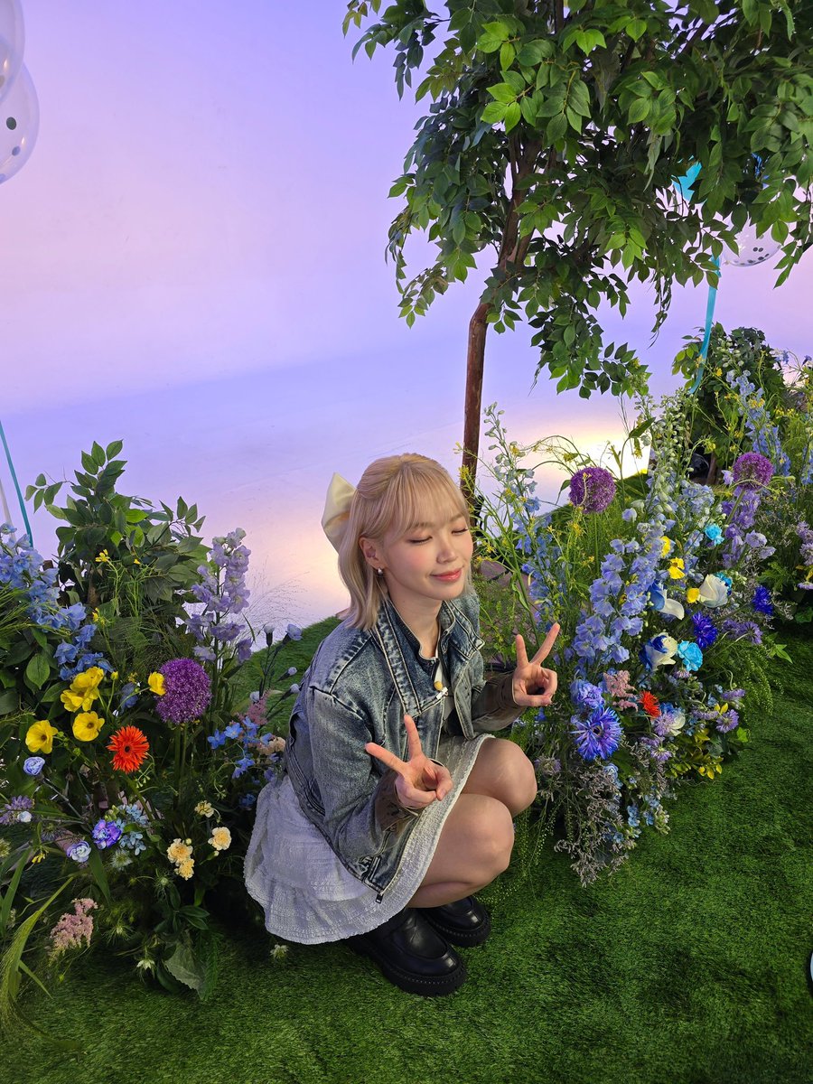 philophoubia's tweet photo. ㅤ

ᥫ᭡ 𖥻 𝑼𝒑𝒅𝒂𝒕𝒆  ۰ ໋࣭ヾ
⊹ ໋. ‧˚ I love flowers for the way they paint the world with their delicate colors and fragrant blooms, transforming everyday scenes into moments of beauty and wonder. Their graceful forms and vibrant hues bring a sense of tranquility and joy. https://t.co/aLZDGRdDjE