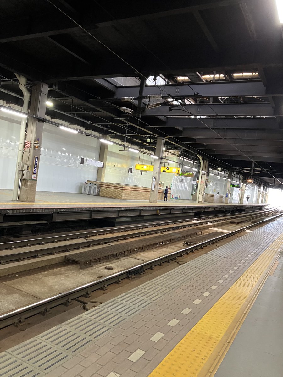 札幌駅、人いないね。
アスパラとみづのラーメン買って帰る😄
夜勤明けなんとなくJRに乗ってしまった💦😴