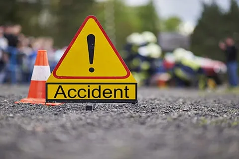 Driver dies, another injured in accident on Jammu-Rajouri highway #JammuNews #DailyUpdate