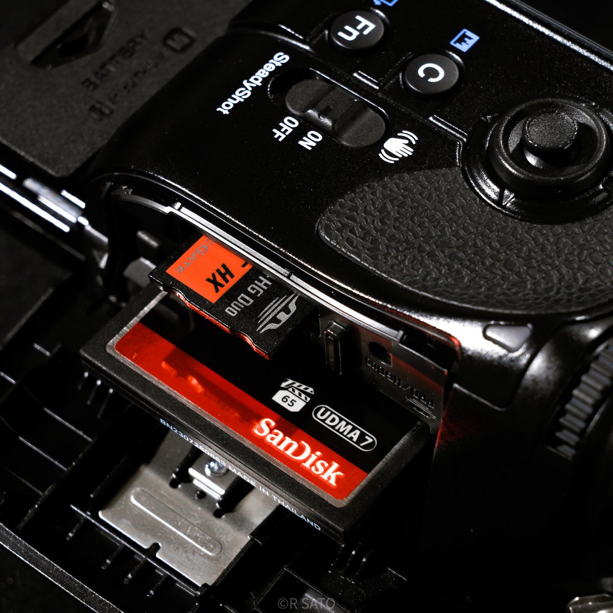 準備完了 / Ready for New Camera
#SonyAlpha #A900 #Sandisk #instagram instagram.com/p/C6k3ebGrrUw/