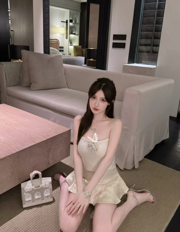 ttiinggg's tweet photo. 好喜欢这套甜美套装 https://t.co/hwhXt92Xvm