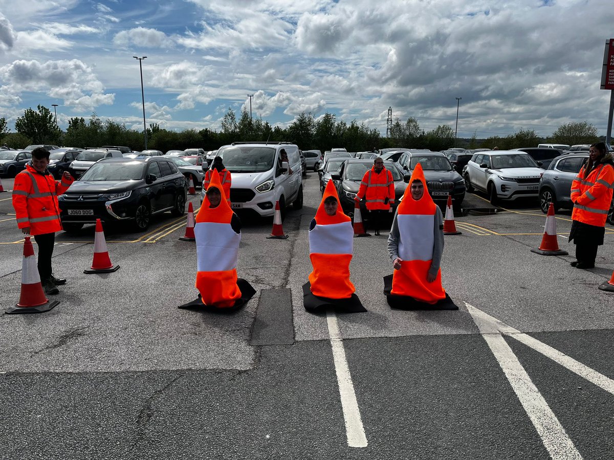 Fair play to the @BristolCity  lads yesterday who helped out on car 🚗 parking 🅿️ duties after the game yesterday at the bet365 Stadium