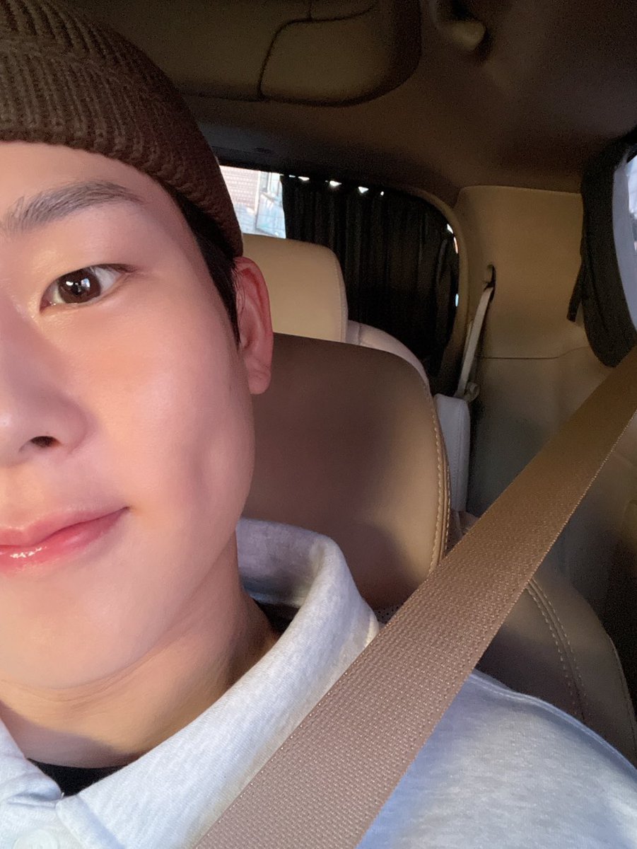 jooheon wrote on fancafe 🥺

“i remember the moment i said bye to MONBEBEs at the fancon. thinking about that moment, listening to this song and the sound of rain makes me feel emotional, but i’m also excited about the fact that i’m halfway to finishing the military service” 💛