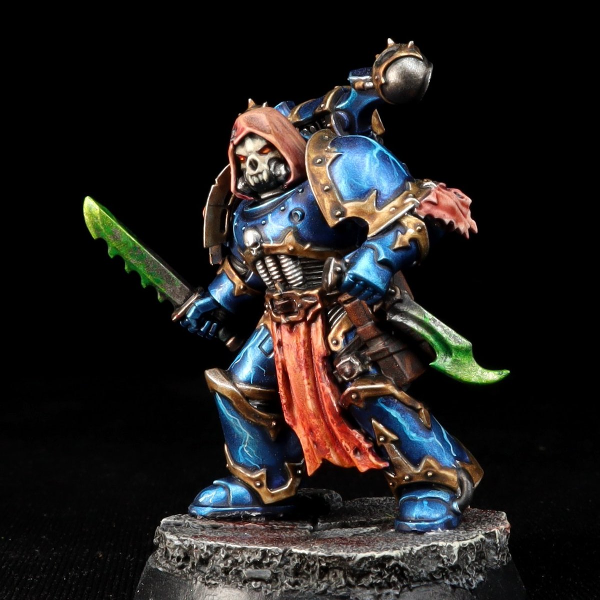 Made a Fearmonger for my Night Lords killteam. I swapped the old Forge World helmet on the guy in my recent video, for one of the sassy new kill team heads. Then poisoned the blades (tutorial here: youtu.be/uLhtsRPKTXw?si…)

#warhammer #warhammer40k #killteam #nightlords